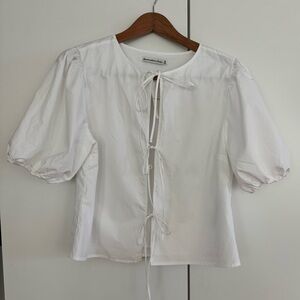 NWT Abercrombie White Puff-Sleeve Tie-Front Top – Size M